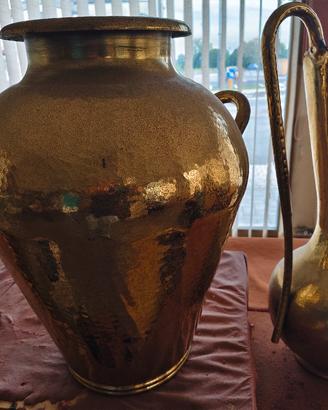 brocca e anfora vintage in ottone 