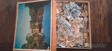 Francobolli in scatola di cartone e vari