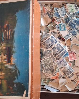 Francobolli in scatola di cartone e vari