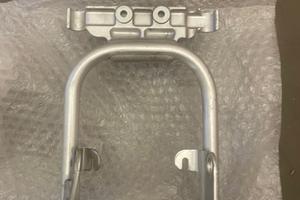 Supporto fanale telaietto ducati monster iniezione