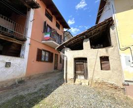 CASA DI CORTE A PRALUNGO