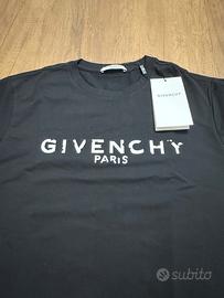 t shirt  givenchy M nuova