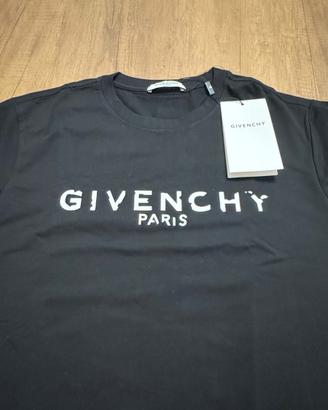 t shirt  givenchy M nuova