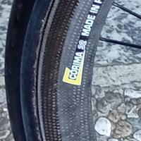 Bicicletta da corsa e strada