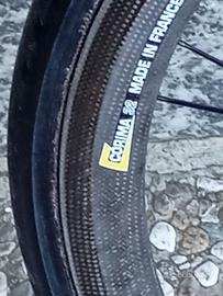 Bicicletta da corsa e strada