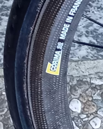Bicicletta da corsa e strada