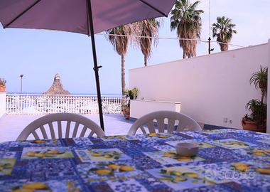 Appartamento con ampia terrazza sui faraglioni