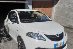LANCIA YPSILON GPL E BENZINO