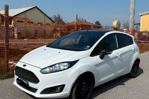 Ford Fiesta Black and White edition 2016