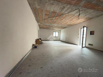 MULTILOCALE A SUCCIVO