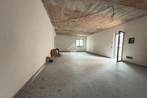 MULTILOCALE A SUCCIVO