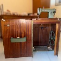 Macchina da cucire Union con mobile in legno