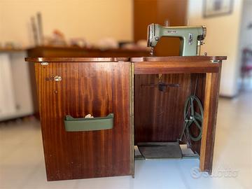 Macchina da cucire Union con mobile in legno