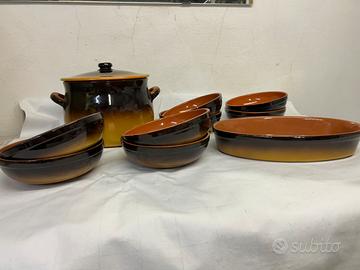 Pentola , terrina ovale e piatti Piral