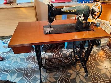 Macchina da cucire Singer 31M32 d'epoca