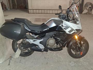 CF Moto 650 MT