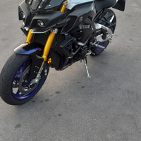 +Moto MT-10