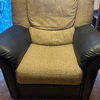 Divano e 2 poltrone in pelle e tessuto