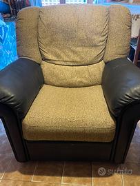 Divano e 2 poltrone in pelle e tessuto