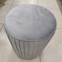 Pouf grigio chiaro in camoscio nuovo