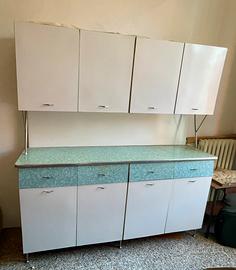 Credenza  in formica anni ‘60 con tavolo e sedie