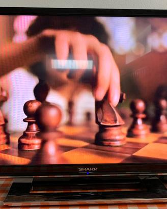 televisore Sharp da 32 pollici HD Ready.     LC 32