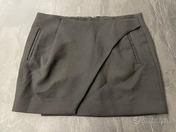 Minigonna nera a portafoglio in lana con cerniera