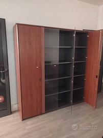 Armadio in legno di ciliegio