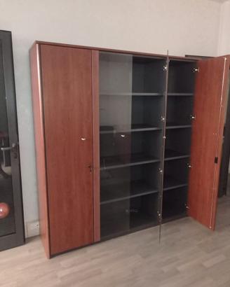 Armadio in legno di ciliegio