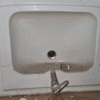 Lavabo a colonna in ceramica