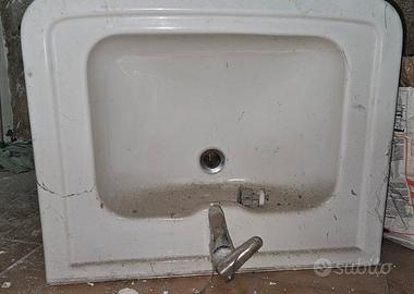 Lavabo a colonna in ceramica