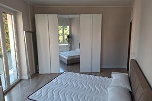 Stanza singola arredata