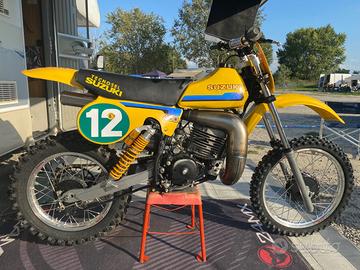 Moto suzuki rm 400