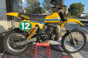 Moto suzuki rm 400