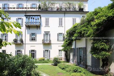 Immobile di 365 m² con più di 5 locali a Milano