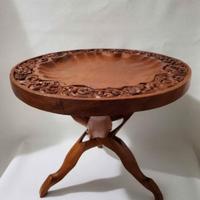 tavolino treppiede antiquariato gambe intrecciate