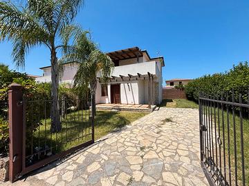 Villa con giardino esclusivo su tre lati