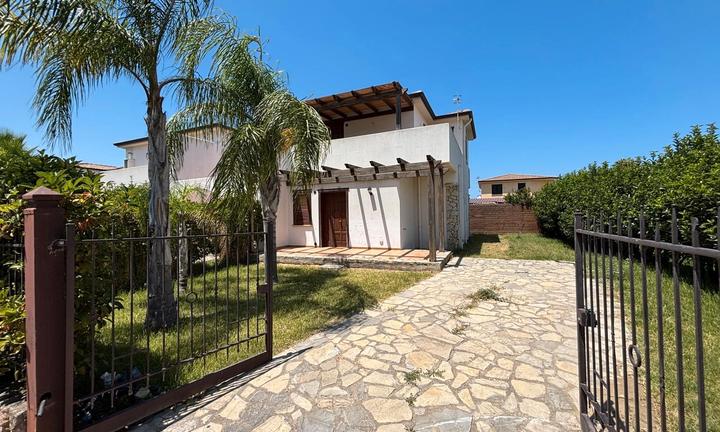 Villa con giardino esclusivo su tre lati