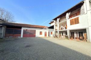 CASA SEMINDIPENDENTE A CASTELLAMONTE