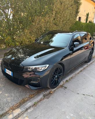 BMW 320d Touring xDrive M Sport – FULL OPTIONAL