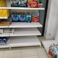 Scaffali per negozio