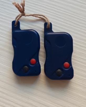 due telecomandi blu