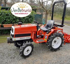 TRATTORE AGRICOLO