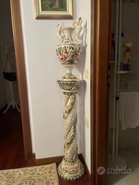 Colonna e vaso ceramica capodimonte