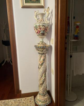 Colonna e vaso ceramica capodimonte