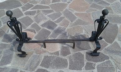 alari per caminetto in ferro battuto