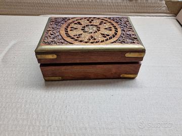 Portagioie in legno intagliato vintage