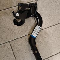 Cerniera sinistra cofano motore Yaris