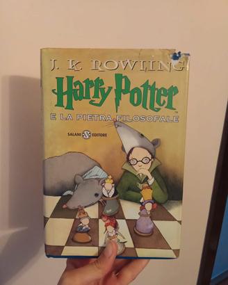 libro "Harry Potter e la pietra filosofale"