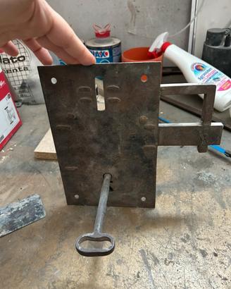 Serratura artigianale ferro